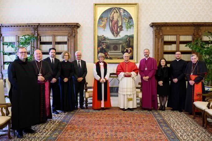 (FOTO) Papež na srečanju s canterburyjsko nadškofinjo pozval k premagovanju razlik