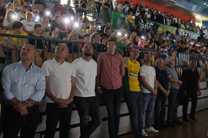 Edvardu Kokšarovu so se poklonili številni nekdanji soigralci.