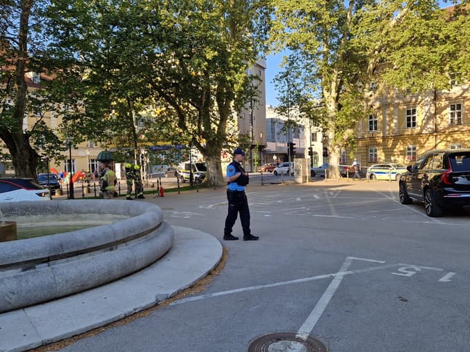 (FOTO) Na Krekovem trgu v Ljubljani prišlo do eksplozije. Kaj se je zgodilo?