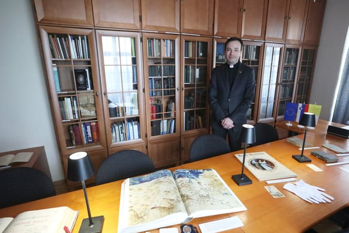 Pred dvema letoma so v Malečniku odprli Župnijsko knjižnico Jurija Borešiča
