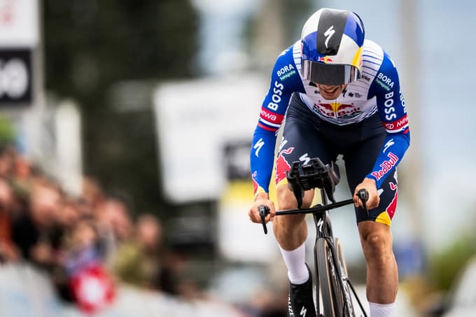 Roglič je sekundo zaostal za Pogačarjem. 