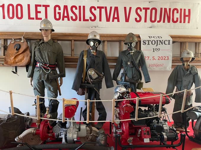 V muzeju je razstavljenih približno 600 eksponatov.