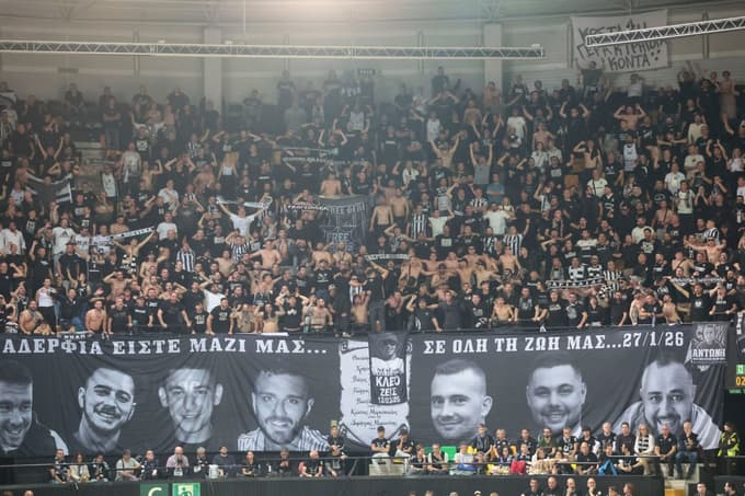 Grški navijači so pričarali peklensko vzdušje.