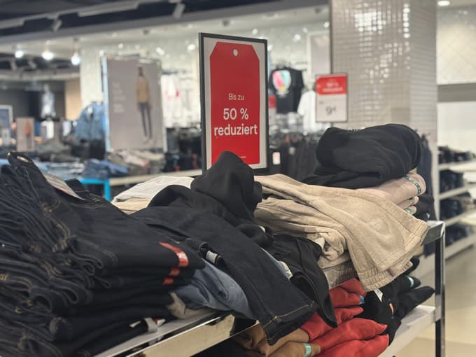 Znižanja so za slovenske kupce vedno privlačna. 