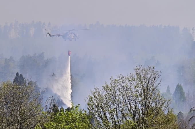 (FOTO) V narodnem parku na severu Češke divja požar