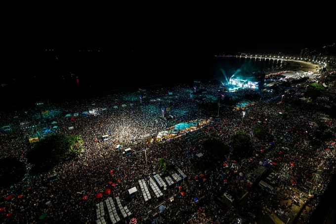 (FOTO in VIDEO) Koncert Shakire v Riu privabil dva milijona oboževalcev