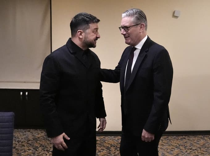 Ukrajinski predsednik Volodimir Zelenski in britanski premier Keir Starmer.