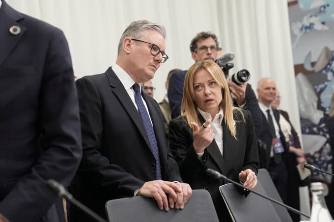 Keir Starmer in italijanska premierka Giorgia Meloni. 