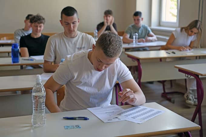 (FOTO) Prvi maturitetni klanec je za njimi, devetošolci še tehtajo o izbiri srednje šole