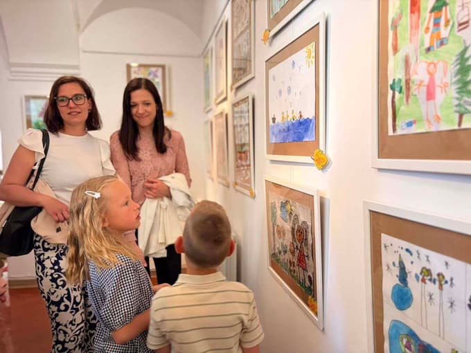 (FOTO) Vrtčevski otroci v Galeriji Magistrat s svojimi najljubšimi trenutki v naravi