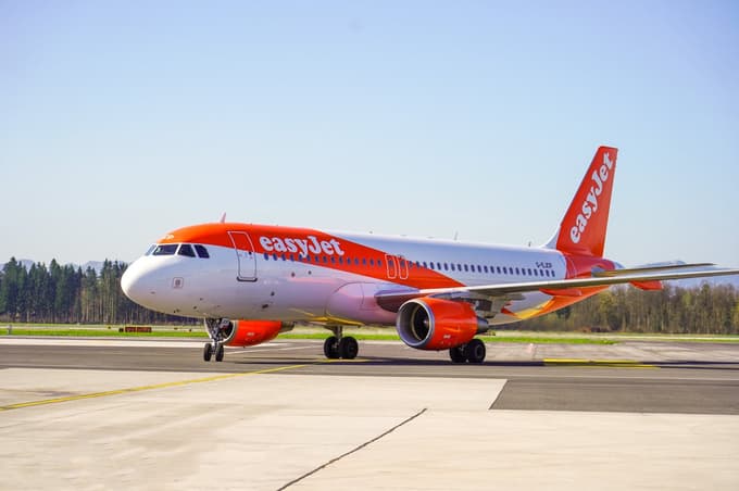 easyJet z ljubljanskega letališča že zagotavlja lete na letališče London Gatwick, v Manchester in škotski Edinburg.