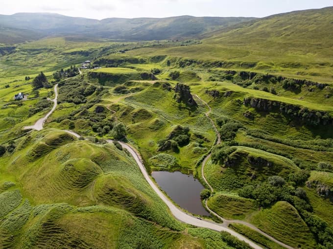 Fairy Glen je postal še bolj priljubljen po tem, ko so tam snemali prizore za film Macbeth z Michaelom Fassbenderjem.  