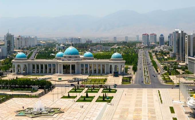 Turkmenistanske oblasti zelo omejujejo turizem, zato mesto vsako leto obišče razmeroma malo tujih turistov. 