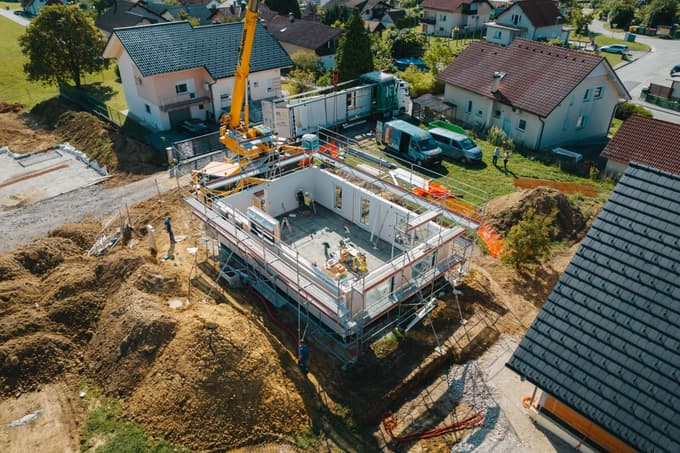 Ko ponudba ni le številka: zakaj je pri gradnji doma najpomembnejši celoten proces