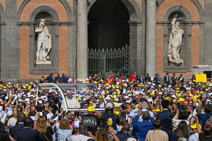 Papež na trgu Piazza del Plebiscito