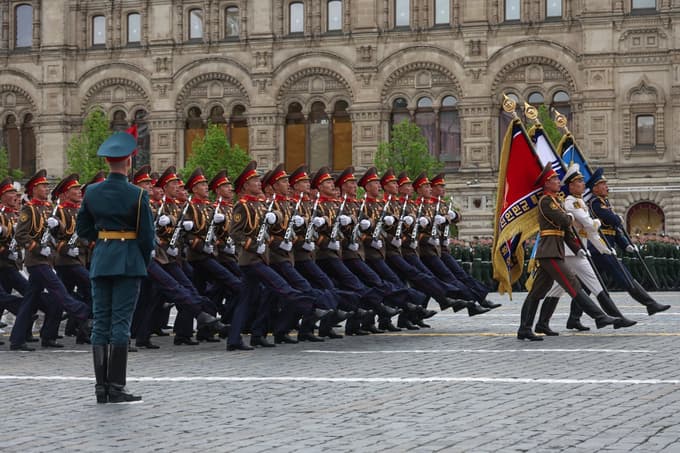 (FOTO) Putin na paradi od dnvu zmage o vojni v Ukrajini: "Trdno verjamem, da je naš cilj pravičen"