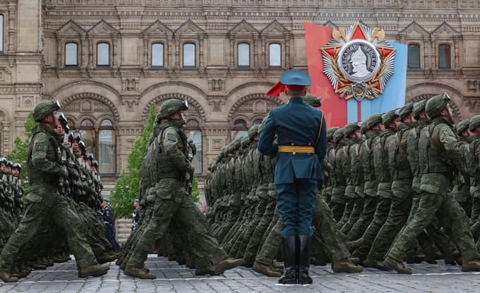 (FOTO) Putin na paradi od dnvu zmage o vojni v Ukrajini: "Trdno verjamem, da je naš cilj pravičen"
