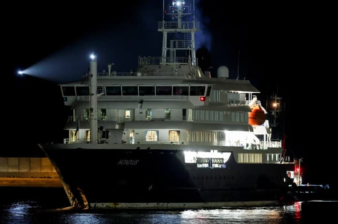 The cruise ship MV Hondius arrives at the port of Granadilla de Abona after being affected by a hantavirus outbreak, in Tenerife, Spain, May 10, 2026. REUTERS/Hannah McKay