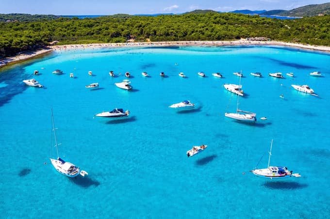 Bitka za ohranitev čudovite hrvaške plaže, ki jo Slovenci obožujejo: "To ni tropska razglednica!"