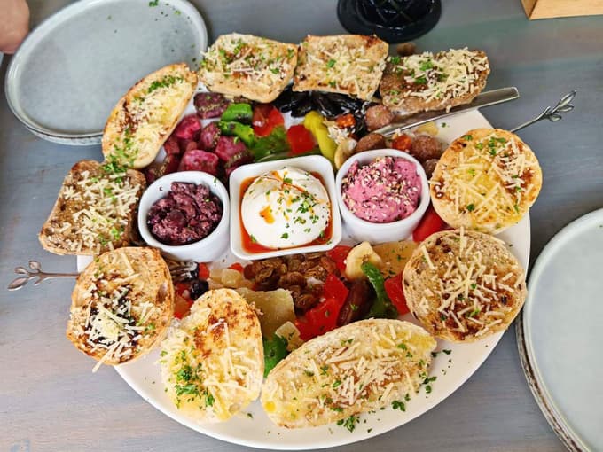 Meze po karibsko – sladko-kisla kombinacija nevsakdanjih okusov.