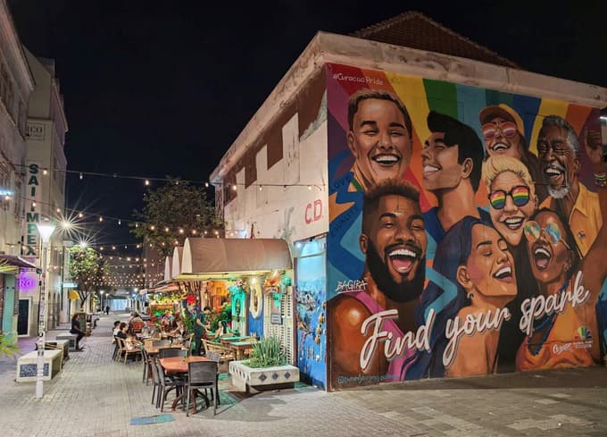 Curaçao: karibski mozaik barv, vetra in turkiznih globin