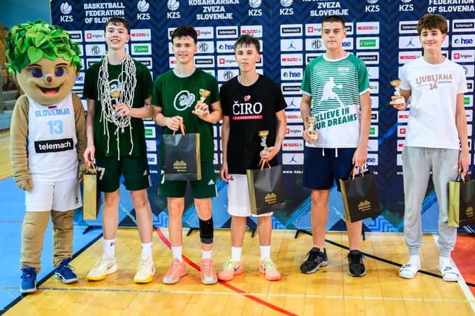 Idealna peterka košarkarjev U14 na finalnem turnirju državnega prvenstva.