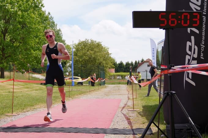 (FOTO) Ptujski triatlon: Enim želja pod magično mejo, drugim premagati prijatelja