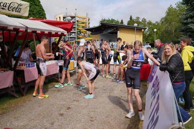 (FOTO) Ptujski triatlon: Enim želja pod magično mejo, drugim premagati prijatelja