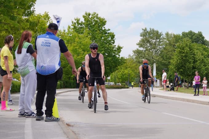(FOTO) Ptujski triatlon: Enim želja pod magično mejo, drugim premagati prijatelja