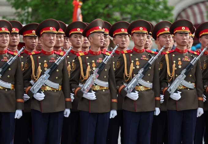 Na paradi so sodelovali tudi vojaki iz Severne Koreje.