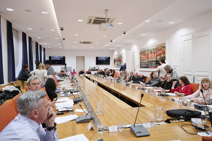 Umik demokratičnega vključevanja javnosti iz razmisleka o prihodnosti sežigalnice ne nakazuje zgolj nadaljnje razpoke v odnosu in zaupanju med županom in mestnim svetom kot vrhovnima institucijama odločanja na ravni mesta, temveč kaže, kakšen odnos in kakšno zaupanje imata ti instituciji do ljudi, ki v Mariboru živijo.