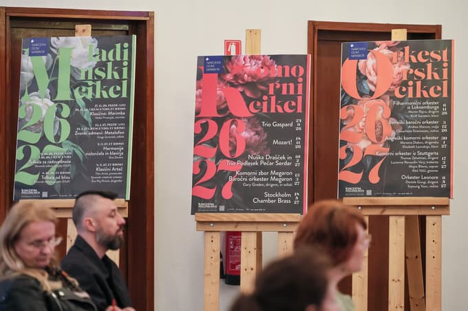 Razcvet sporoča tudi likovna podoba sezone, zanjo so uporabili cvetlične motive nizozemske baročne slikarke Rachel Ruysch.