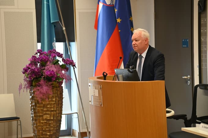 Strokovni vodja Klinike za interno medicino prof. dr. Robert Ekart, dr. med. 
