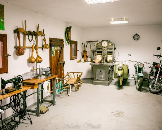 Starodobna kolesa, tehnični predmeti in bogata zbirka preteklosti – Muzej starodobnikov v Zlatoličju navdušuje ljubitelje dediščine, tehnike in nostalgije.