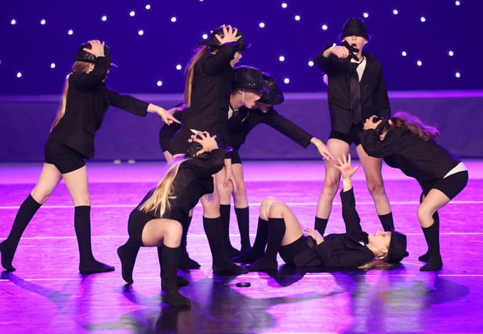 (FOTO) Več kot 2000 plesalcev zavzelo Dvorano Tabor: Od baleta do break dancea v nekaj minutah