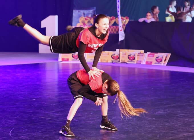 (FOTO) Več kot 2000 plesalcev zavzelo Dvorano Tabor: Od baleta do break dancea v nekaj minutah