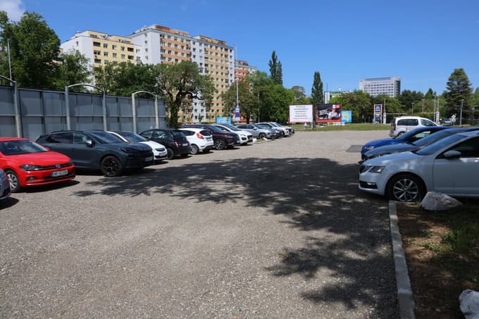 Parkirišče Linhartova ulica 2