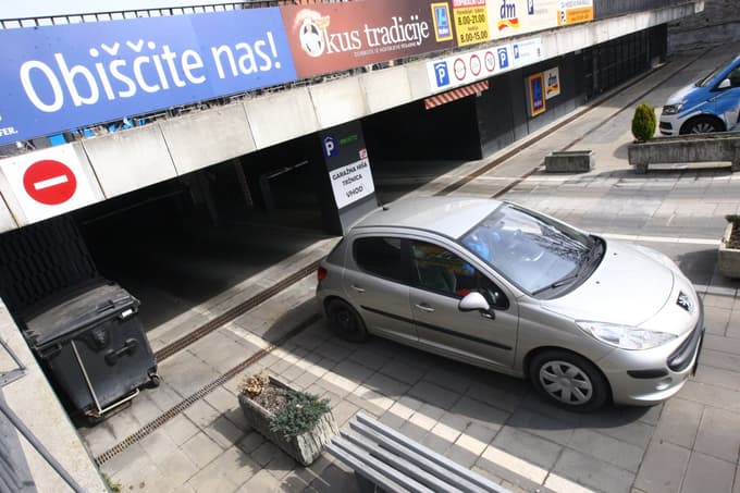 (FOTO) Novo plačljivo parkirišče bi bilo v bližini UKC Maribor: Koliko za mesečni najem?
