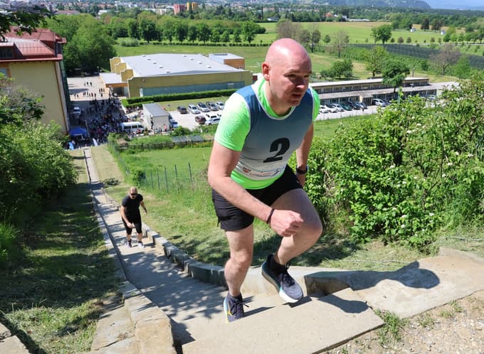 (FOTO) Na mariborski Kalvariji znova odmevala Štengijada: Največ ekip doslej teklo za dober namen