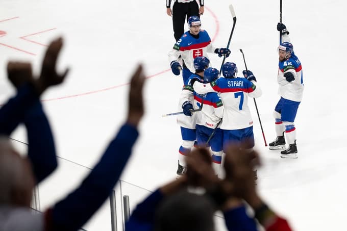 Slovenski hokejisti proti slovaškim klonili šele po kazenskih strelih