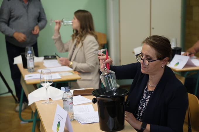 Maribor - jubilejno 60. ocenjevanje vin Vinski letnik 2025 in tretje vseslovensko ocenjevanje vin tolerantnih sort iz vinorodne dežele Podravje, ki ga pripravlja Kmetijsko gozdarski zavod (KGZ) Maribor; KGZ Maribor, Vinarska ulica 14, MARIBOR - -