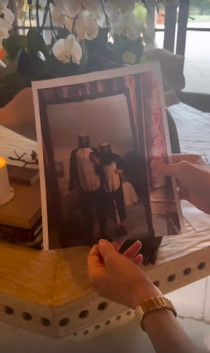 Fotografija iz zabave v maskah.