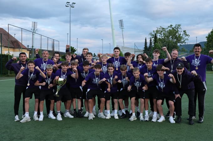 (FOTO) Slavje v Ljudskem vrtu: Nogometaši Maribora do zasluženih lovorik
