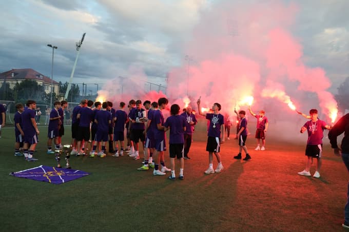 (FOTO) Slavje v Ljudskem vrtu: Nogometaši Maribora do zasluženih lovorik
