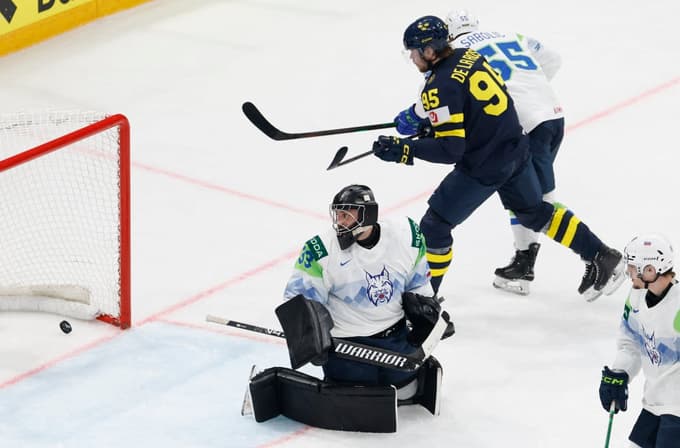 Slovenski hokejisti na četrti tekmi na SP visoko izgubili s Švedsko