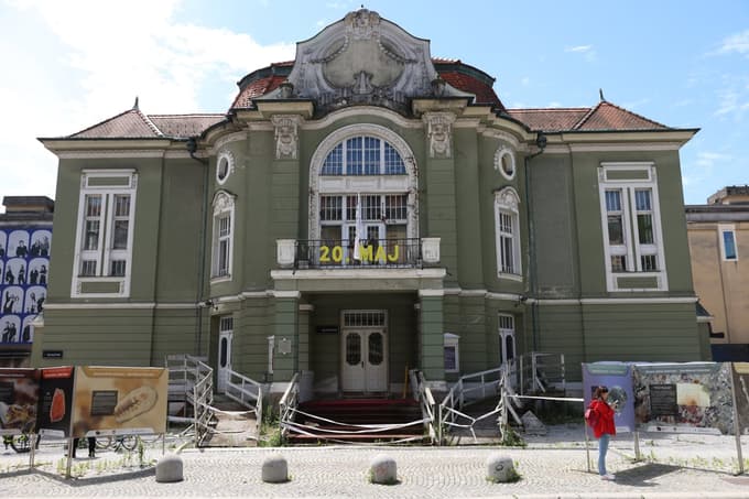 Drama je sama že 705 dni.