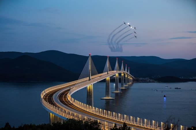 Znameniti Pelješki most, ponos Hrvaške, ima vse večje razpoke. Kaj se v resnici skriva v pilonih?
