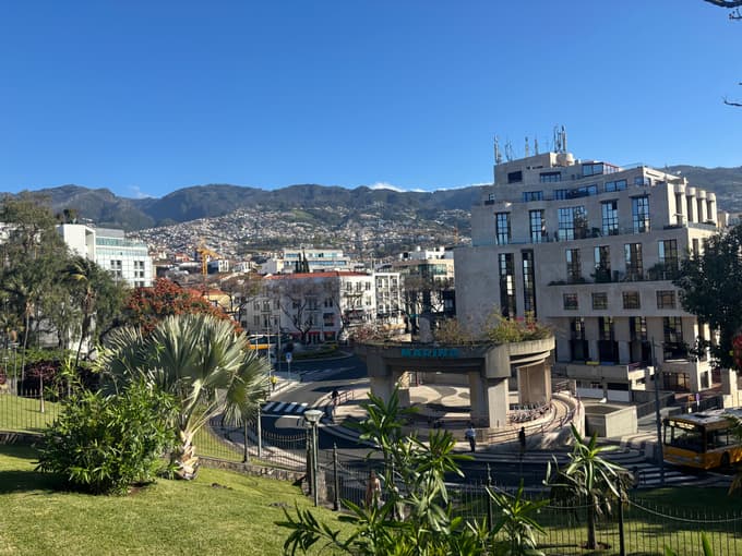 Mesto Funchal živi vse leto.