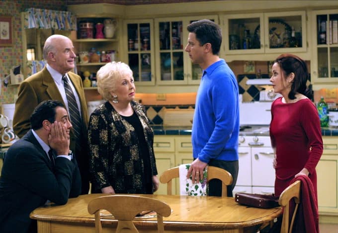 Brad Garrett, Peter Boyle, Doris Roberts, Ray Romano in Patricia Heaton