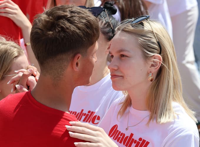 (FOTO IN VIDEO) Maturantska plesna četvorka po Sloveniji. V Mariboru pa na Lentu: "Plesalci poklon"